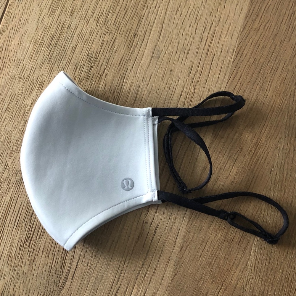 Lululemon double strap face mask